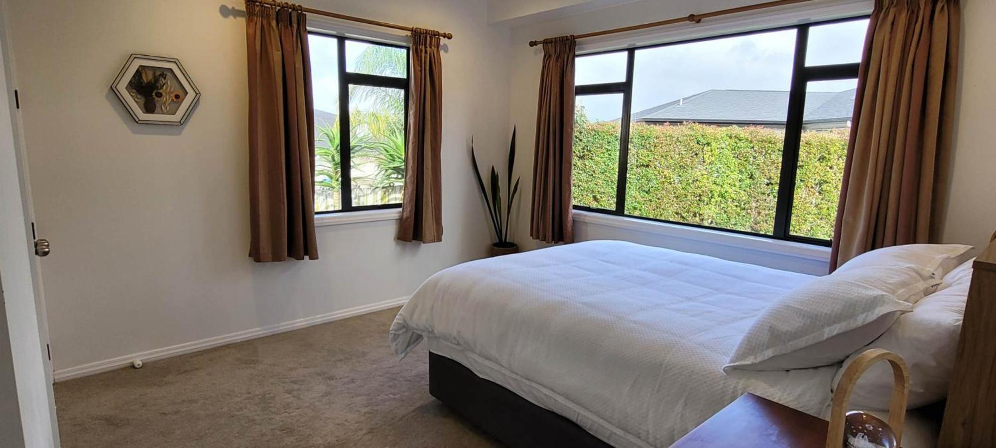 Elevated Family Sized Guest-house With Beautiful Views