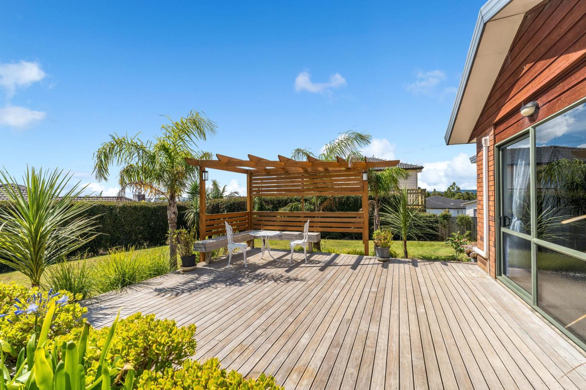Elevated Family Sized Guest-house With Beautiful Views Guest house