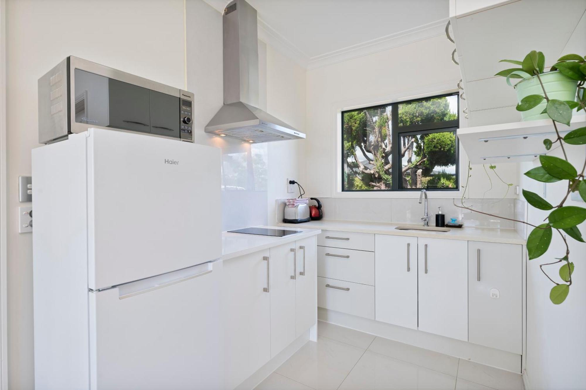 Guest house Elevated Family Sized Guest-house With Beautiful Views *