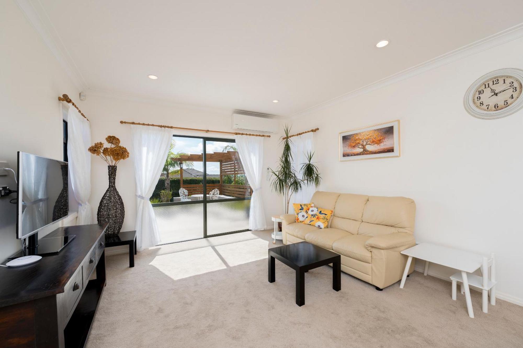 Elevated Family Sized Guest-house With Beautiful Views