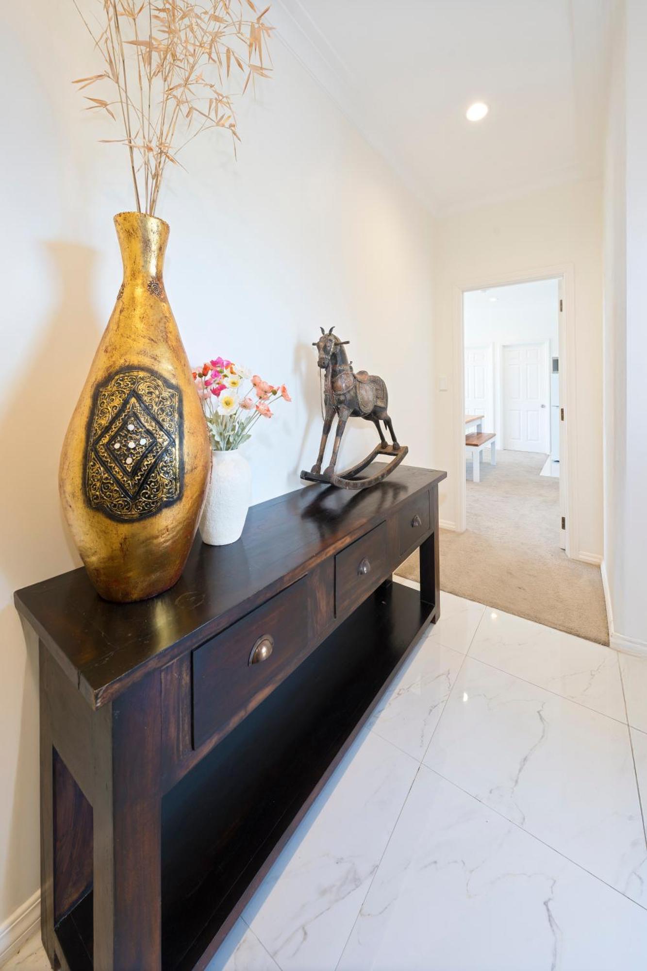 Guest house Elevated Family Sized Guest-house With Beautiful Views Auckland